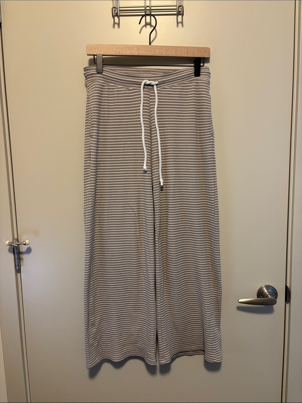 Hollister Gilly Hicks Waffle Lace Straight Pants - XS Short